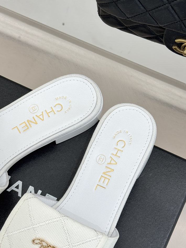 最高級シャネルスーパーコピー CHANEL CCロゴ ミュール コットン ビジュー ターンロック ホワイト 2631012 シャネル サンダル 新作 - 画像 (3)