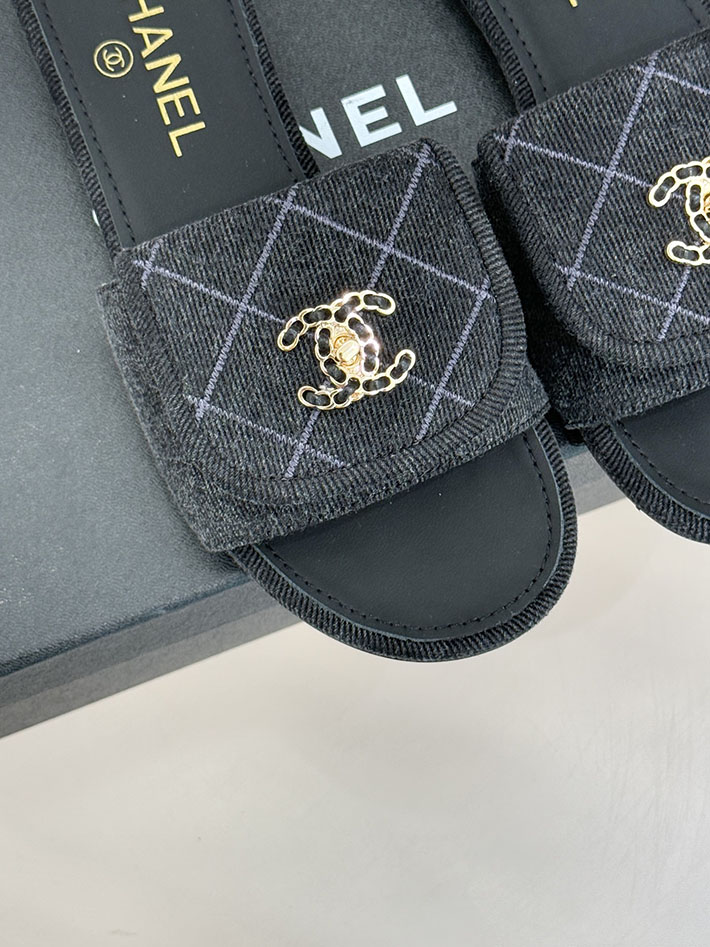 最高級シャネルスーパーコピー CHANEL CCロゴ ミュール コットン ビジュー ターンロック ブラック 2631013 レディース シャネル 靴 - 画像 (4)