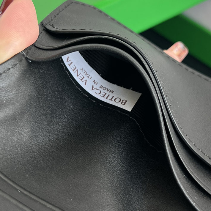 最高級ボッテガコピー Bottega Veneta イントレチャート ピッコロ フラップカードケース ブラック 796964V4LQ11019 ボッテガ ヴェネタ カードケース メンズ - 画像 (3)