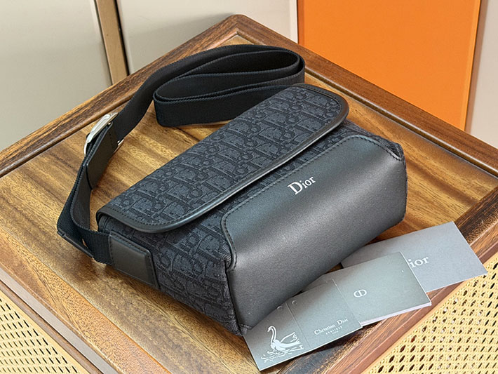 最高級ディオールスーパーコピー Dior Jett フラップ付き メッセンジャーバッグ ミニ ブラック 2DBCA627YUS_H03E Dior ショルダーバッグ メンズ - 画像 (8)
