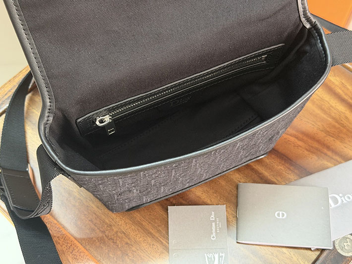 最高級ディオールスーパーコピー Dior Jett フラップ付き メッセンジャーバッグ ミニ ブラック 2DBCA627YUS_H03E Dior ショルダーバッグ メンズ - 画像 (3)