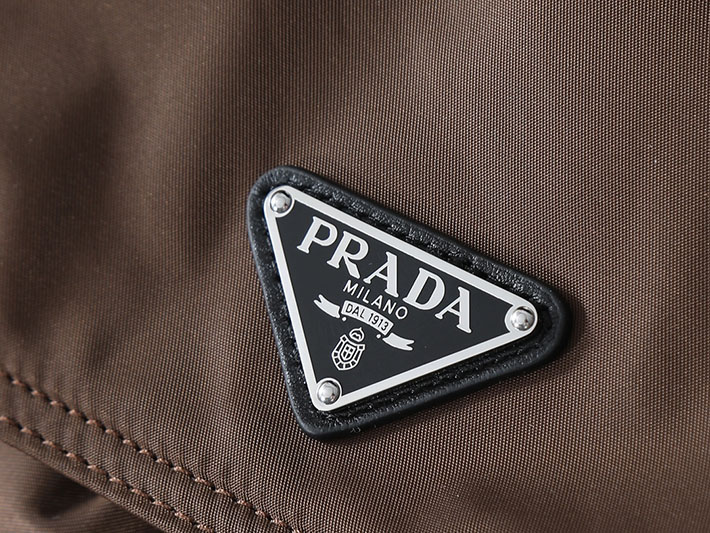 プラダ バッグ メンズ 新作 PRADA エクスプローラ Re-Nylon xレザー バックパック シエナブラウン 2VZ118_2DW3_F0038 プラダ リュック ナイロン - 画像 (6)