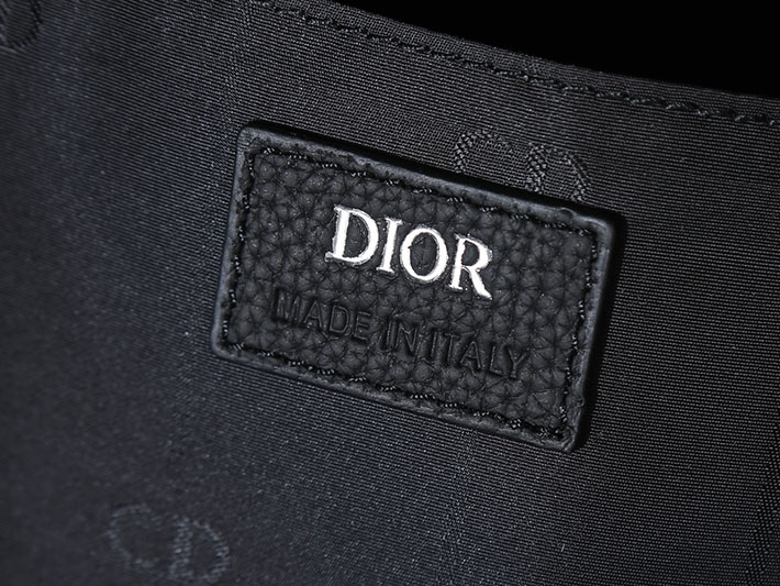最高級ディオールスーパーコピー Dior CD Icon ジップ付き バックパック ブラック 1ICBA233ICO_H00N ディオール リュック メンズ - 画像 (3)