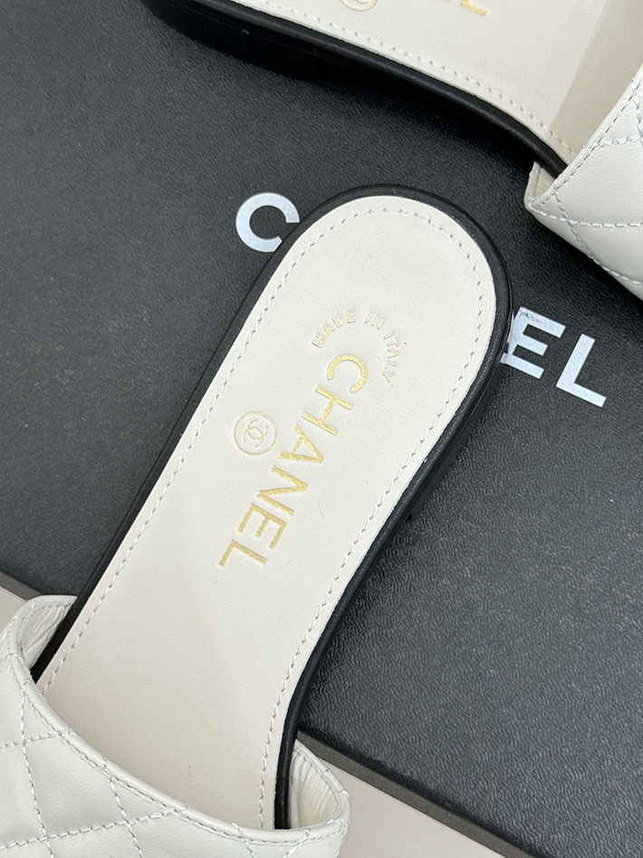 最高級シャネルスーパーコピー CHANEL マトラッセ ココマーク サンダル ミュール おしゃれ ホワイト 2631049 シャネル 靴 安い - 画像 (3)
