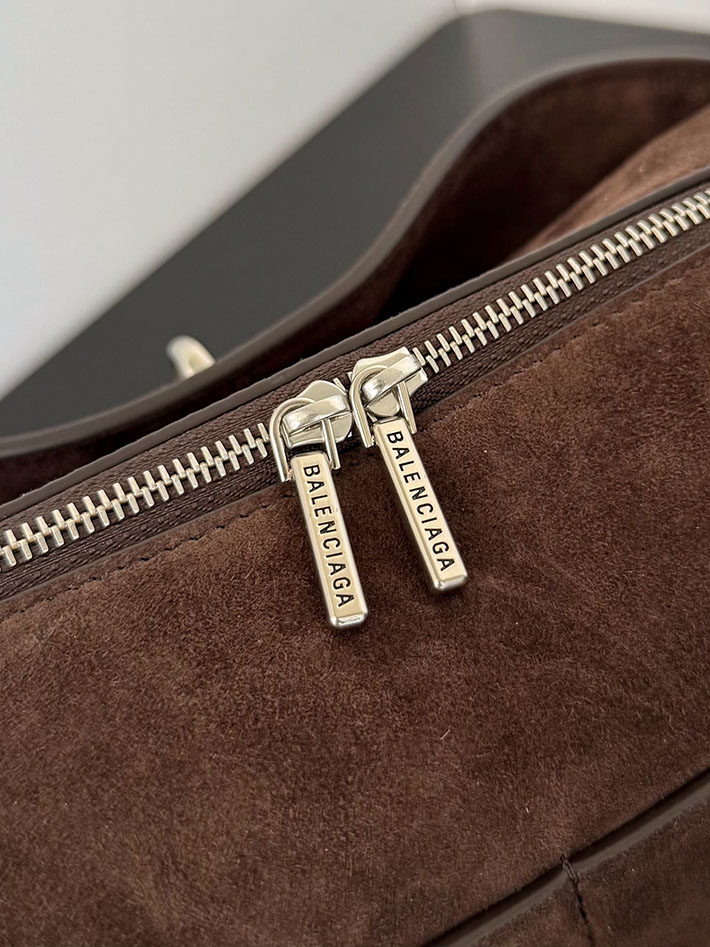 バレンシアガ バッグ 人気 BALENCIAGA ライト エスプレッソ の ウィメンズ Rodeo ハンドバッグ スモール 7897792AB4G2308 バレンシアガ バッグ ショルダー - 画像 (3)