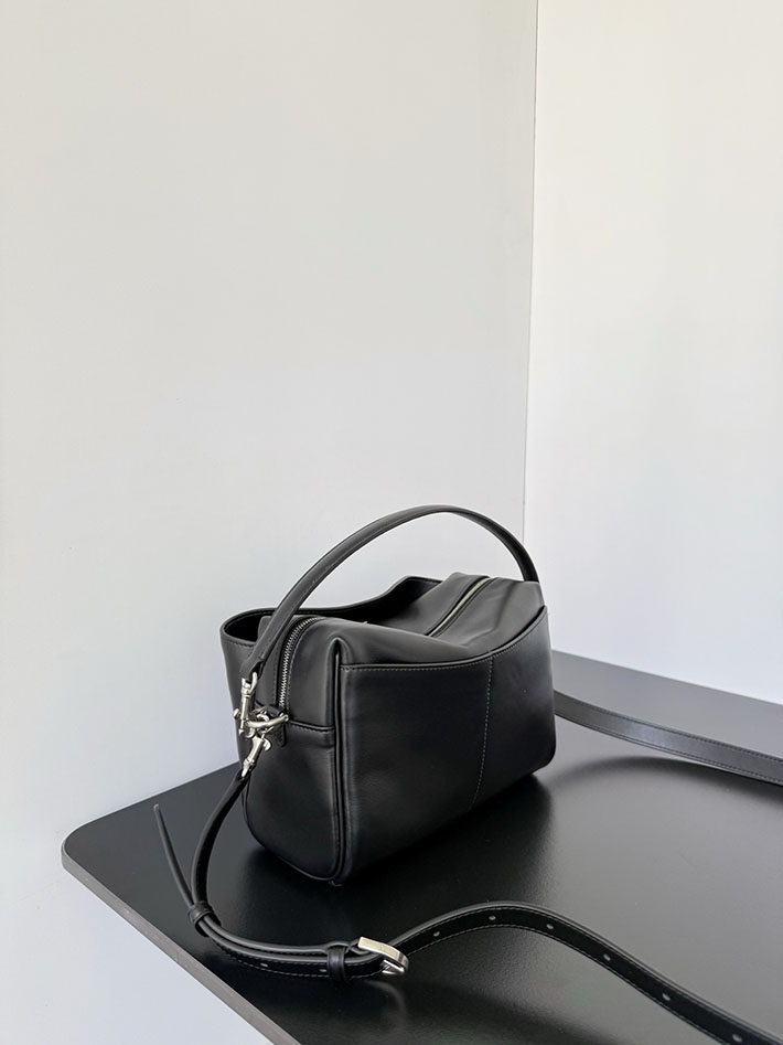 バレンシアガ バッグ 人気 BALENCIAGA メンズ RODEO カメラバッグ ブラック 8455912AA4U1000 バレンシアガ バッグ メンズ 新作 - 画像 (8)