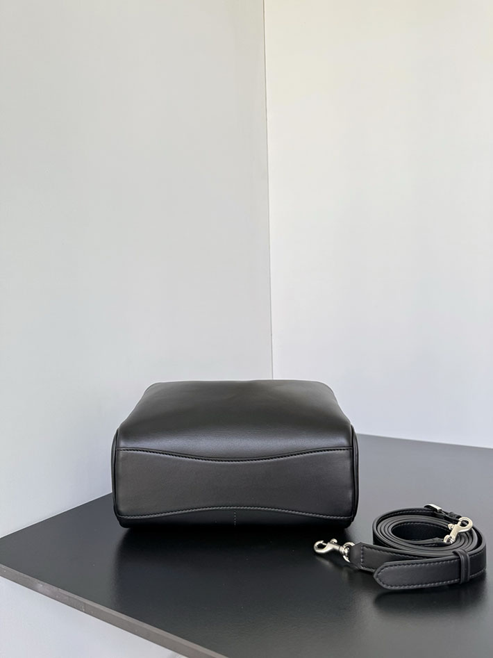 バレンシアガ バッグ 人気 BALENCIAGA メンズ RODEO カメラバッグ ブラック 8455912AA4U1000 バレンシアガ バッグ メンズ 新作 - 画像 (7)