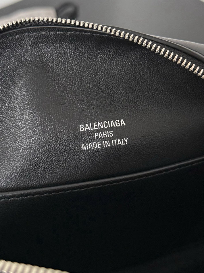 バレンシアガ バッグ 人気 BALENCIAGA メンズ RODEO カメラバッグ ブラック 8455912AA4U1000 バレンシアガ バッグ メンズ 新作 - 画像 (5)