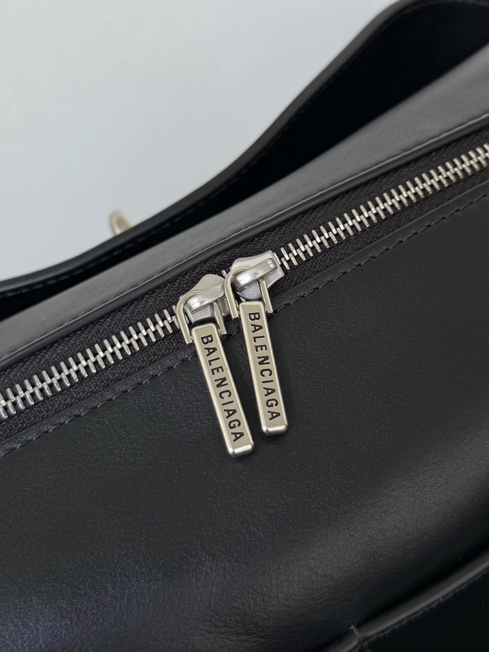 バレンシアガ バッグ 人気 BALENCIAGA メンズ RODEO カメラバッグ ブラック 8455912AA4U1000 バレンシアガ バッグ メンズ 新作 - 画像 (3)