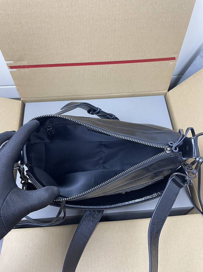 バレンシアガ バッグ 人気 レディース BALENCIAGA Le City Moto スモール ブラック 8660572ABEK1000 バレンシアガ バッグ メンズ アウトレット - 画像 (6)