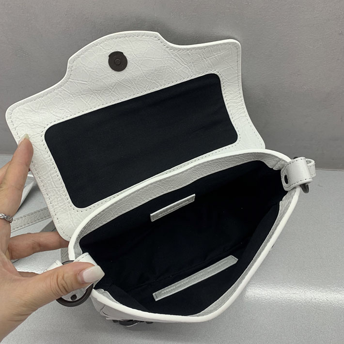 バレンシアガ バッグ 人気 レディース BALENCIAGA Le City フラップバッグ ナノ オプティックホワイト 8658572ABEK9001 バレンシアガ ミニバッグ ショルダー - 画像 (5)