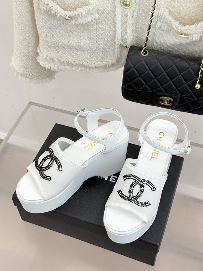 最高級シャネルスーパーコピー CHANEL CCロゴ サンダル 厚底 レディース ココマーク 靴 ホワイト 2631096 厚底サンダル 人気ブランド - 画像 (9)