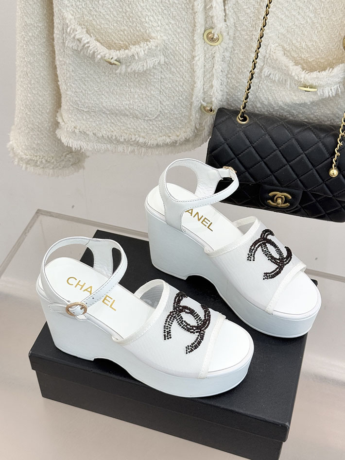 最高級シャネルスーパーコピー CHANEL CCロゴ サンダル 厚底 レディース ココマーク 靴 ホワイト 2631096 厚底サンダル 人気ブランド - 画像 (8)