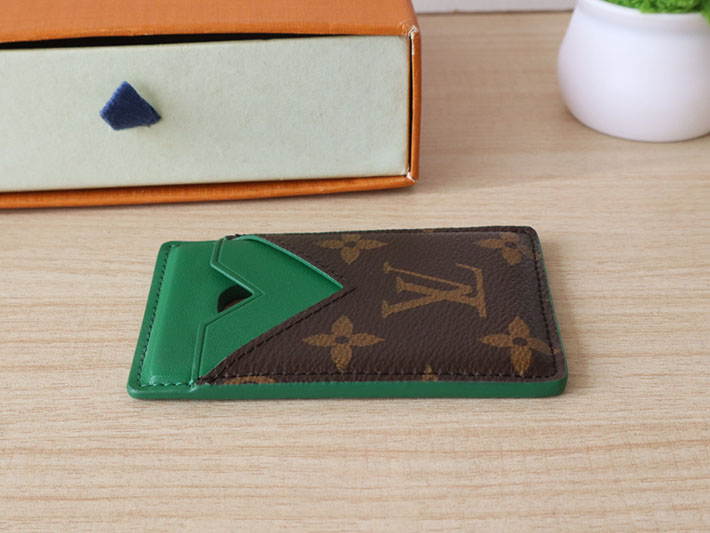 最高級ルイヴィトンスーパーコピー lv ポルト カルト・マグネット MagSafe ボルネオグリーン M12855 ヴィトン コンパクト マグネット - 画像 (3)