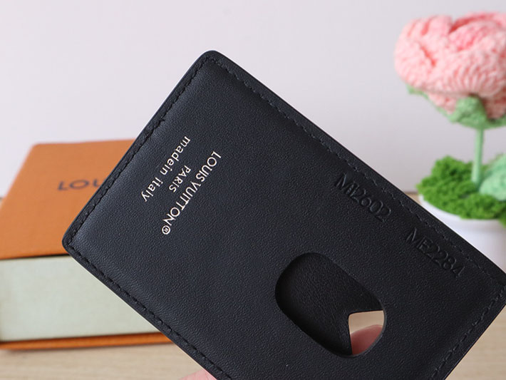 最高級ルイヴィトンスーパーコピー lv ポルト カルト・マグネット MagSafe ブラック M12602 ヴィトン マグネット カードケース - 画像 (2)
