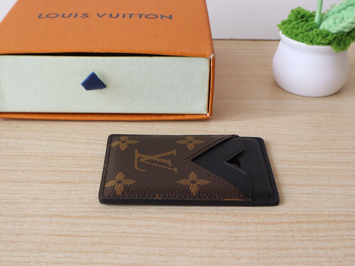 最高級ルイヴィトンスーパーコピー lv ポルト カルト・マグネット MagSafe モノグラム M13185 ヴィトン スマホ カードケース - 画像 (5)
