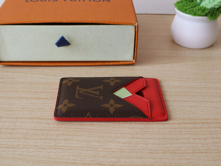 最高級ルイヴィトンスーパーコピー lv ポルト カルト・マグネット MagSafe サリレッド M12856 ルイヴィトン iPhoneケース 新作 - 画像 (5)