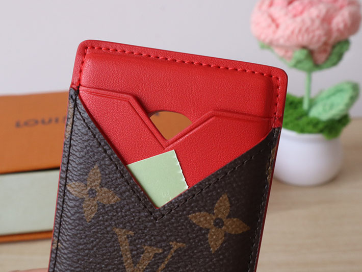 最高級ルイヴィトンスーパーコピー lv ポルト カルト・マグネット MagSafe サリレッド M12856 ルイヴィトン iPhoneケース 新作 - 画像 (3)