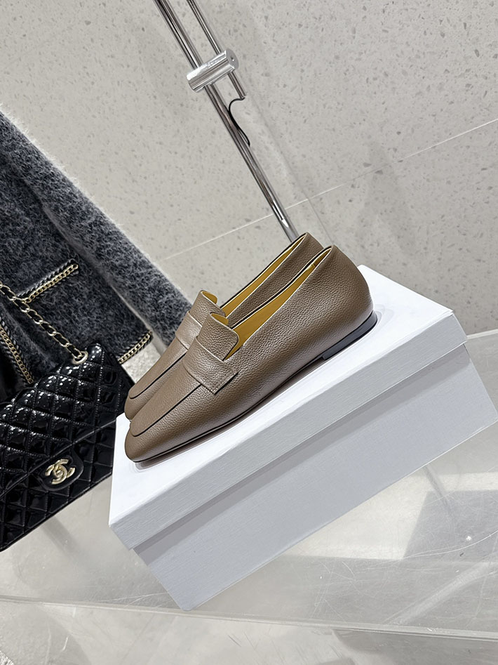 最高級ザロウスーパーコピー THE ROW Leather loafers ローファー レディース グレー 2631143 The Row ローファー レディース - 画像 (9)