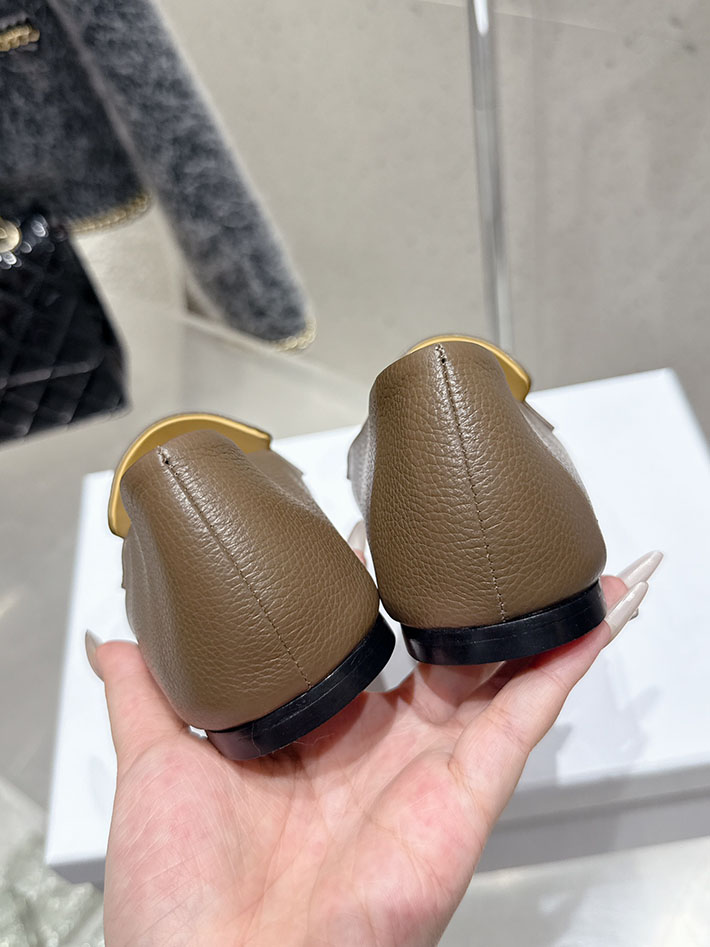 最高級ザロウスーパーコピー THE ROW Leather loafers ローファー レディース グレー 2631143 The Row ローファー レディース - 画像 (6)