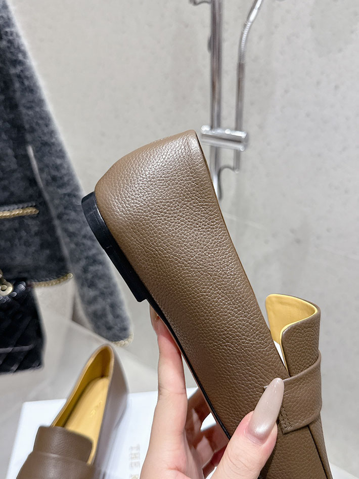 最高級ザロウスーパーコピー THE ROW Leather loafers ローファー レディース グレー 2631143 The Row ローファー レディース - 画像 (5)