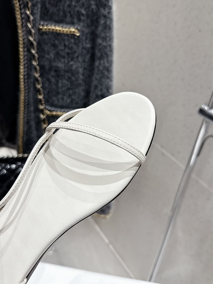 最高級ザロウスーパーコピー THE ROW Bare Sandal サンダル ナローTストラップ レディース ホワイト 2631154 ザロウ 靴 - 画像 (5)