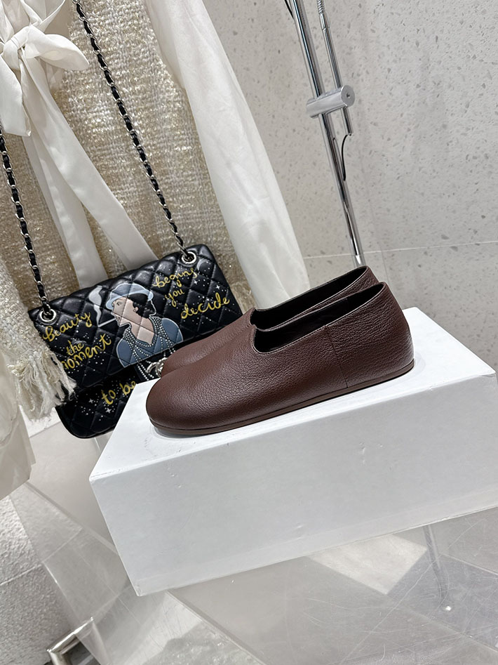 最高級ザロウスーパーコピー THE ROW Canal Slip On ヒュー レザー スリッポンシューズ ワインレッド 2631158 THE ROW アウトレット 店舗 - 画像 (8)