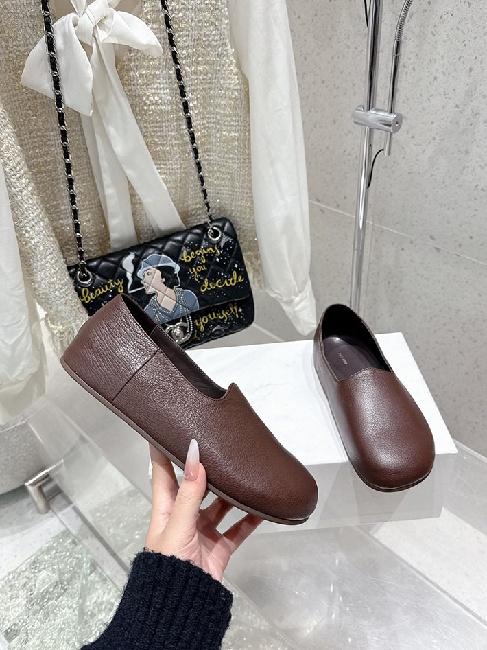 最高級ザロウスーパーコピー THE ROW Canal Slip On ヒュー レザー スリッポンシューズ ワインレッド 2631158 THE ROW アウトレット 店舗 - 画像 (7)