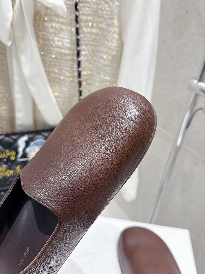 最高級ザロウスーパーコピー THE ROW Canal Slip On ヒュー レザー スリッポンシューズ ワインレッド 2631158 THE ROW アウトレット 店舗 - 画像 (6)