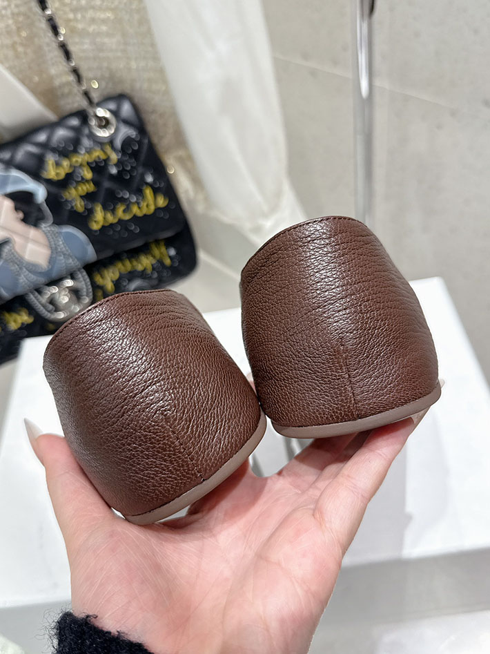 最高級ザロウスーパーコピー THE ROW Canal Slip On ヒュー レザー スリッポンシューズ ワインレッド 2631158 THE ROW アウトレット 店舗 - 画像 (5)