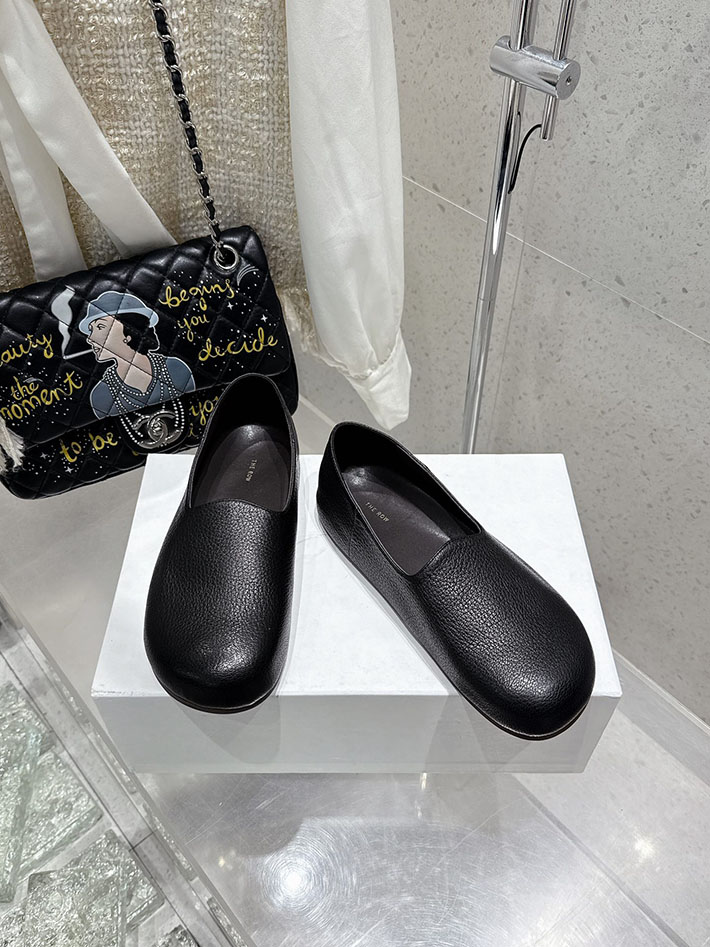 最高級ザロウスーパーコピー THE ROW Canal Slip On ヒュー レザー スリッポンシューズ ブラック 2631159 The Row コピー - 画像 (9)