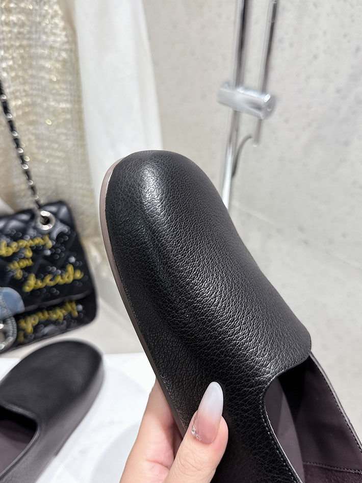 最高級ザロウスーパーコピー THE ROW Canal Slip On ヒュー レザー スリッポンシューズ ブラック 2631159 The Row コピー - 画像 (6)
