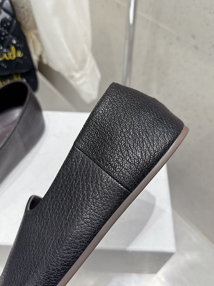 最高級ザロウスーパーコピー THE ROW Canal Slip On ヒュー レザー スリッポンシューズ ブラック 2631159 The Row コピー - 画像 (4)