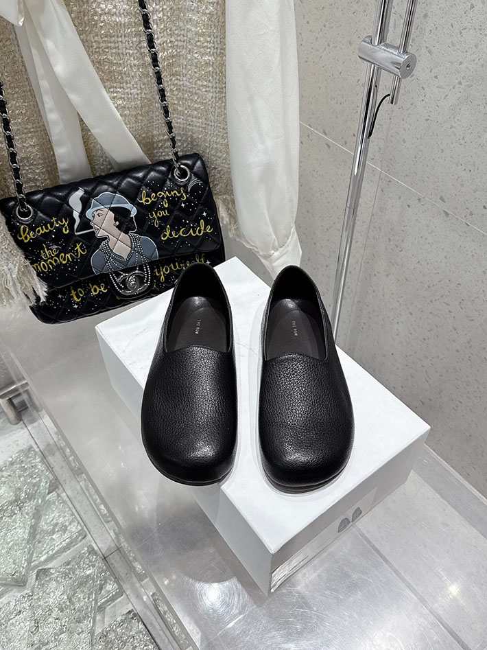 最高級ザロウスーパーコピー THE ROW Canal Slip On ヒュー レザー スリッポンシューズ ブラック 2631159 The Row コピー - 画像 (2)