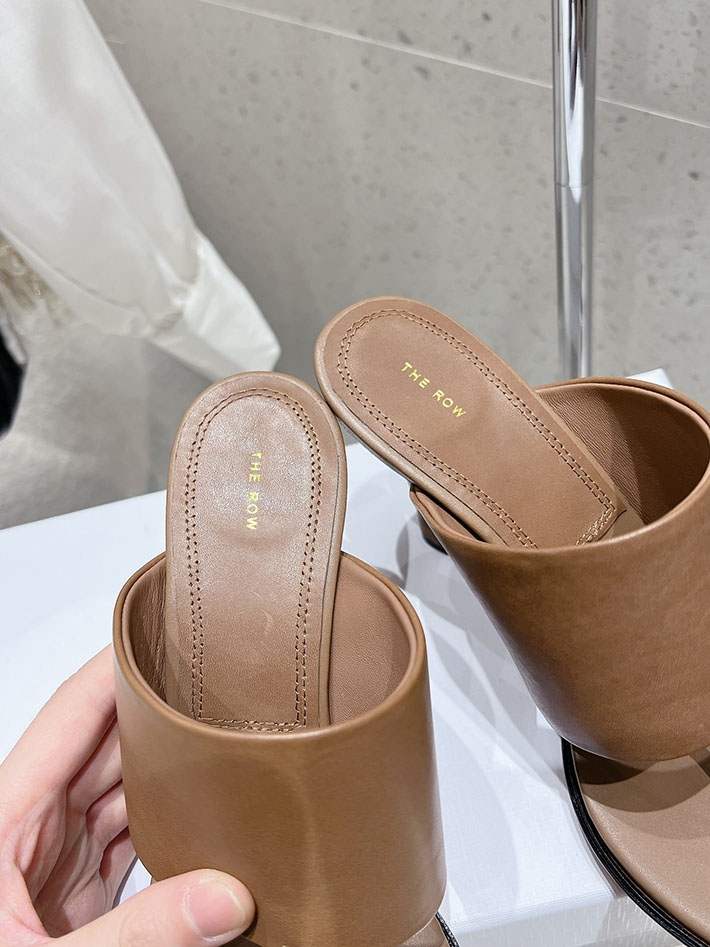 最高級ザロウスーパーコピー THE ROW サンダル SIGNUM HEEL SANDAL トングサンダル ブラウン 2631162 The Row 店舗 海外 - 画像 (5)