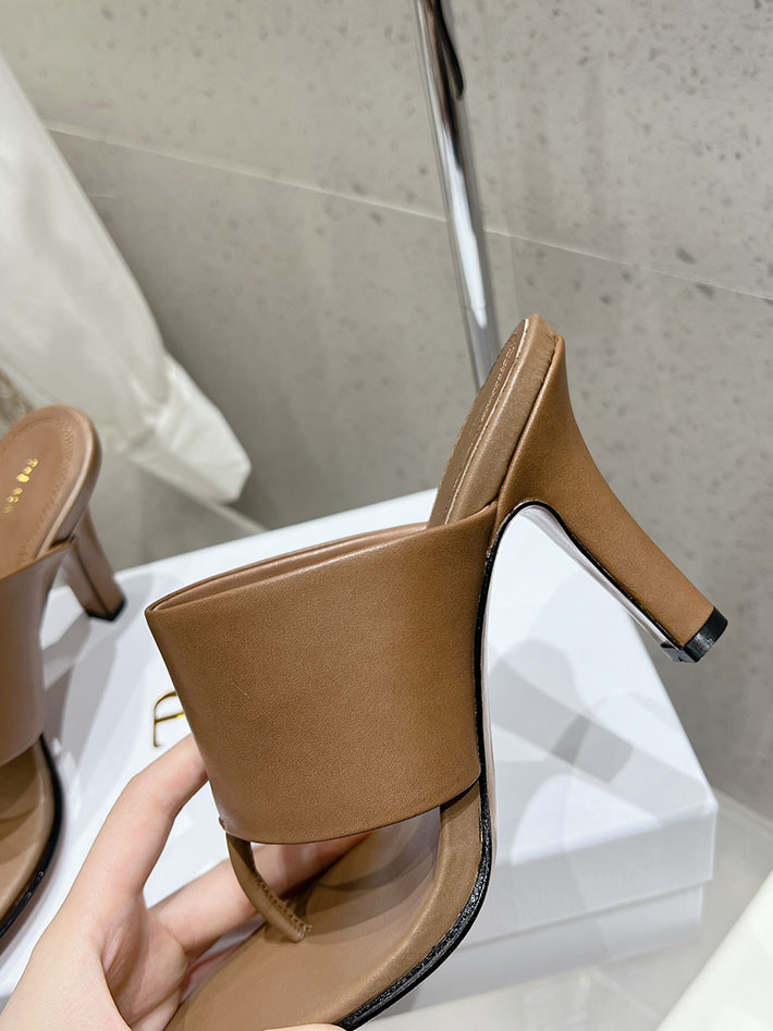 最高級ザロウスーパーコピー THE ROW サンダル SIGNUM HEEL SANDAL トングサンダル ブラウン 2631162 The Row 店舗 海外 - 画像 (4)