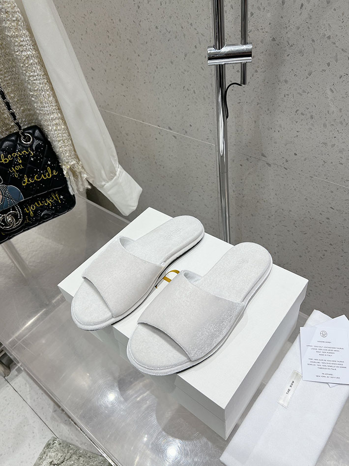 THE ROW アウトレット 店舗