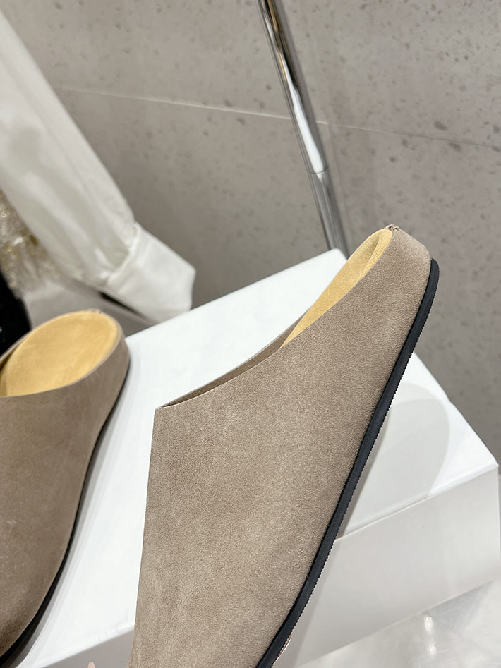 最高級ザロウスーパーコピー THE ROW Hugo Slide スエードミュール レディース 靴 グレー 2631185 ザロウ 店舗 大阪 - 画像 (4)