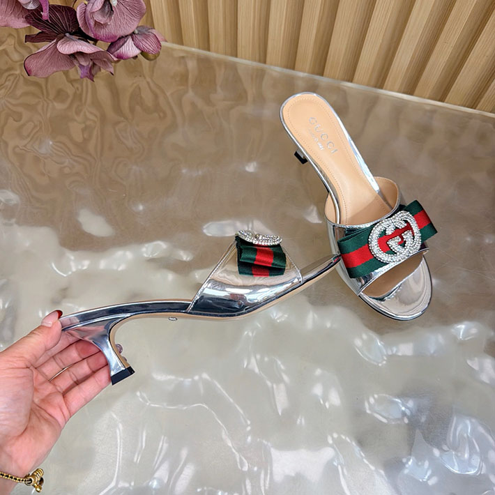 グッチ直営アウトレット店 GUCCI 2026年春夏 新作 サンダル ミュール シェリーライン シルバー 2631244 グッチ 靴 レディース - 画像 (4)