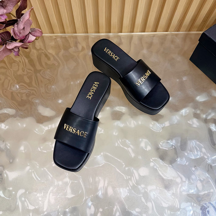 最高級ヴェルサーチェスーパーコピー VERSACE 2026年春夏 新作 Logo 60mm ミュール サンダル ブラック 2631263 ヴェルサーチ サンダル 定価 - 画像 (4)