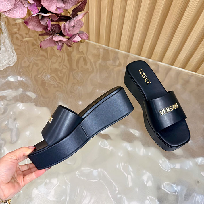 最高級ヴェルサーチェスーパーコピー VERSACE 2026年春夏 新作 Logo 60mm ミュール サンダル ブラック 2631263 ヴェルサーチ サンダル 定価 - 画像 (3)