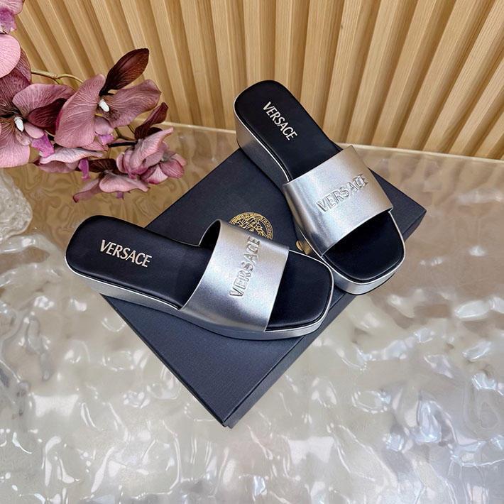 最高級ヴェルサーチェスーパーコピー VERSACE 2026年春夏 新作 Logo 60mm ミュール サンダル シルバー 2631264 ヴェルサーチ サンダル レディース - 画像 (8)