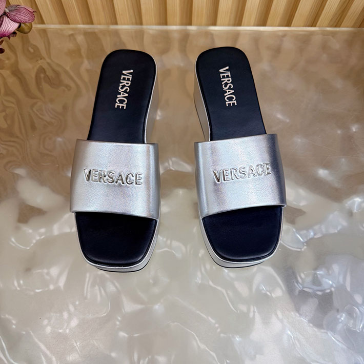 最高級ヴェルサーチェスーパーコピー VERSACE 2026年春夏 新作 Logo 60mm ミュール サンダル シルバー 2631264 ヴェルサーチ サンダル レディース - 画像 (5)