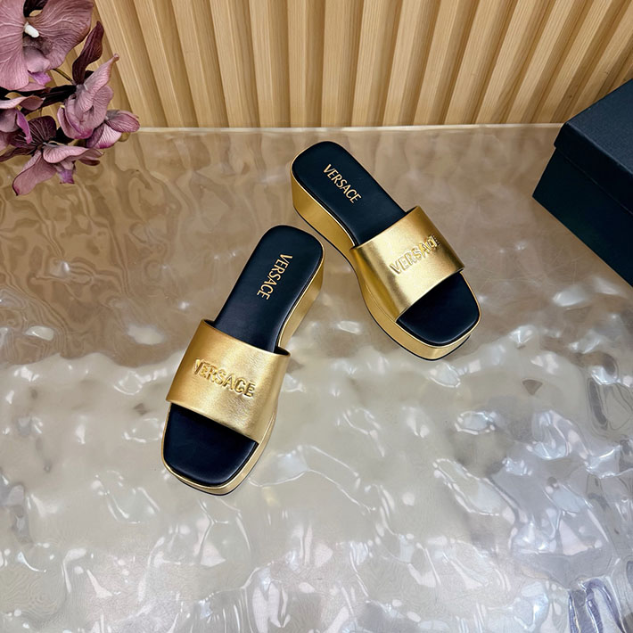 最高級ヴェルサーチェスーパーコピー VERSACE 2026年春夏 新作 Logo 60mm ミュール サンダル ゴールド 2631265 ヴェルサーチ サンダル 安い - 画像 (4)