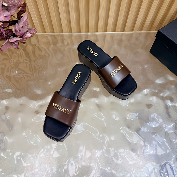 最高級ヴェルサーチェスーパーコピー VERSACE 2026年春夏 新作 Logo 60mm ミュール サンダル ブラウン 2631268 ヴェルサーチ 靴 レディース - 画像 (5)