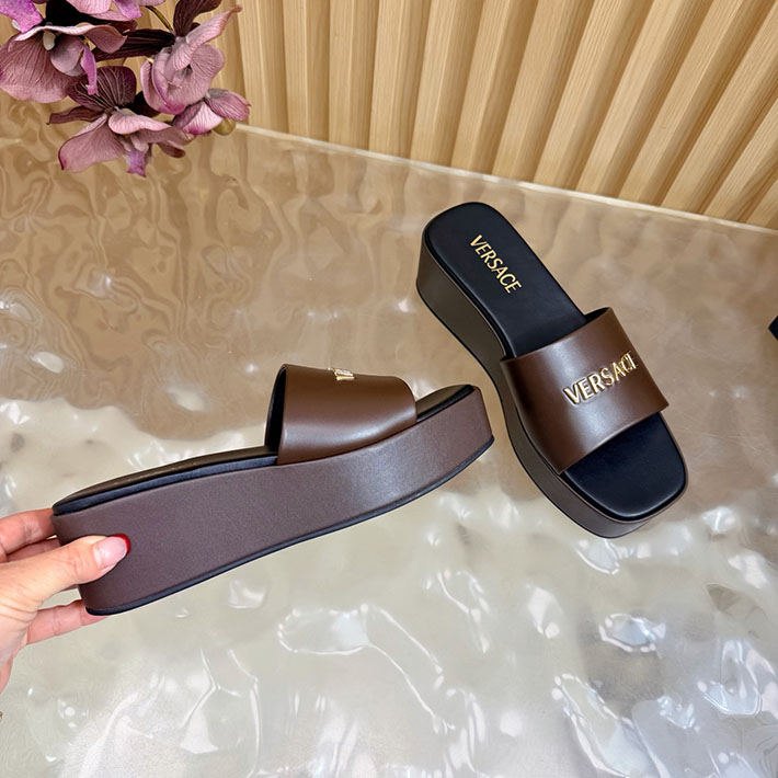 最高級ヴェルサーチェスーパーコピー VERSACE 2026年春夏 新作 Logo 60mm ミュール サンダル ブラウン 2631268 ヴェルサーチ 靴 レディース - 画像 (3)