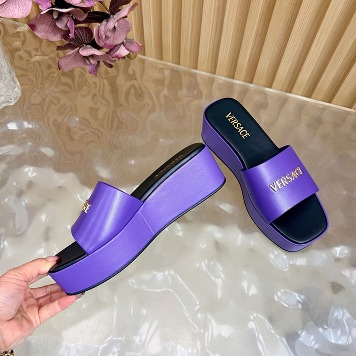 最高級ヴェルサーチェスーパーコピー VERSACE 2026年春夏 新作 Logo 60mm ミュール サンダル パープル 2631270 ヴェルサーチ 靴 安い - 画像 (3)