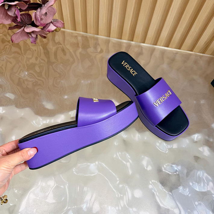 最高級ヴェルサーチェスーパーコピー VERSACE 2026年春夏 新作 Logo 60mm ミュール サンダル パープル 2631270 ヴェルサーチ 靴 安い - 画像 (2)