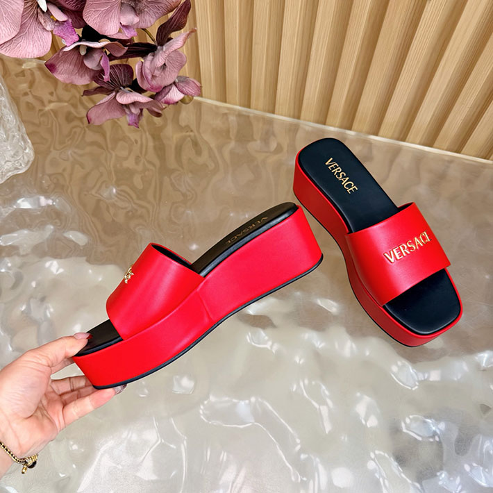 最高級ヴェルサーチェスーパーコピー VERSACE 2026年春夏 新作 Logo 60mm ミュール サンダル レッド 2631271 ヴェルサーチ 靴 定価 - 画像 (3)