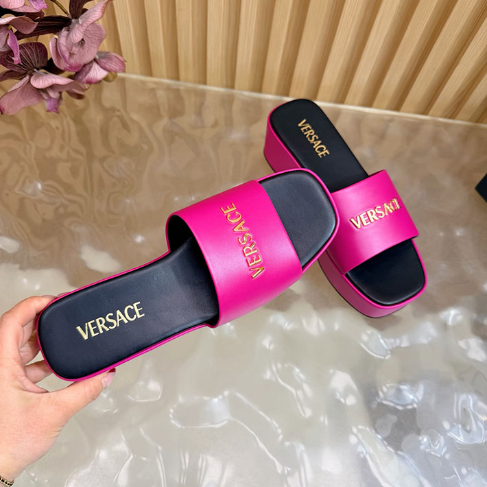 最高級ヴェルサーチェスーパーコピー VERSACE 2026年春夏 新作 Logo 60mm ミュール サンダル ローズレッド 2631272 ヴェルサーチ 靴 サンダル - 画像 (2)